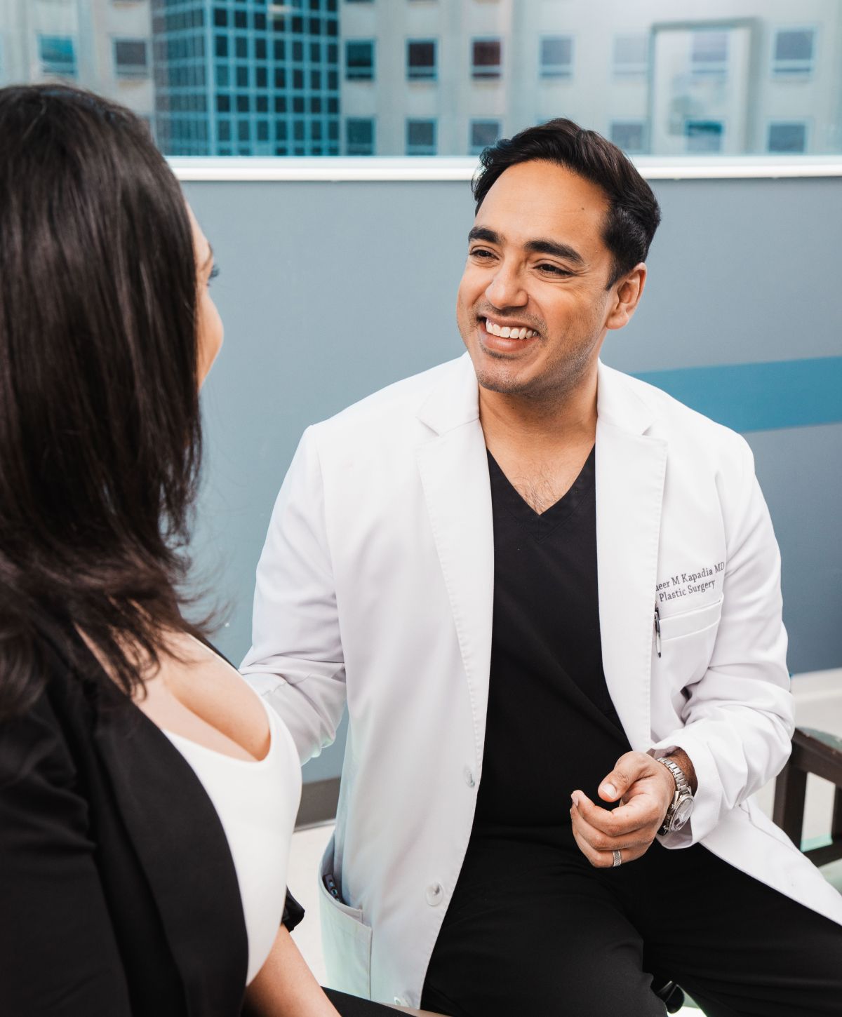 Elk Grove Village breast reduction surgeon, Dr. Kapadia, meeting with a patient