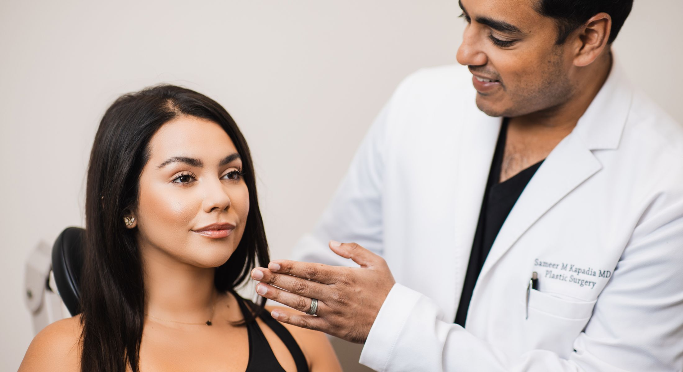 Elk Grove Village plastic surgeon, Dr. Kapadia, consulting with a med spa patient